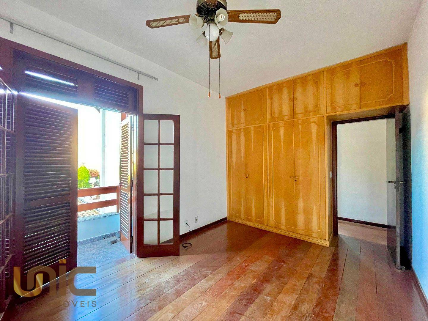 Casa de Condomínio à venda com 5 quartos, 212m² - Foto 17