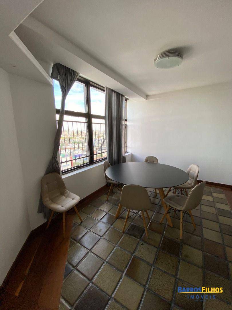 Apartamento para alugar com 3 quartos, 212m² - Foto 14