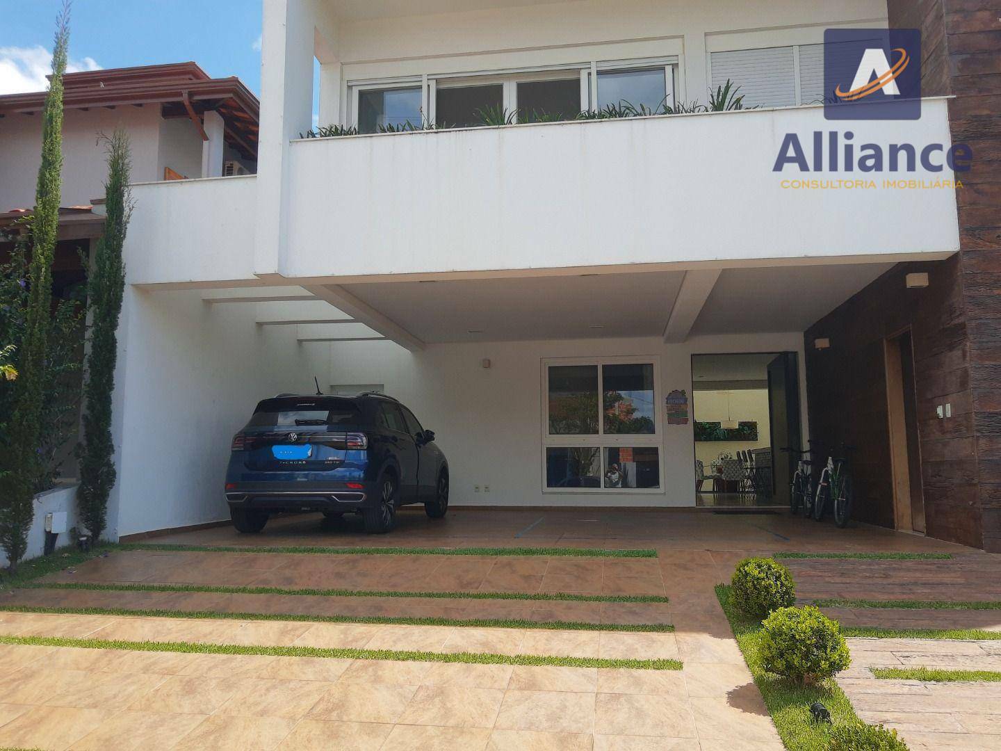 Casa de Condomínio à venda com 4 quartos, 360m² - Foto 1