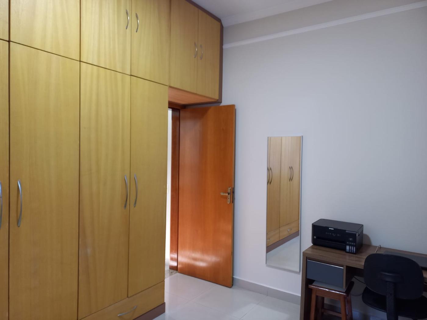 Casa à venda com 3 quartos, 236m² - Foto 2