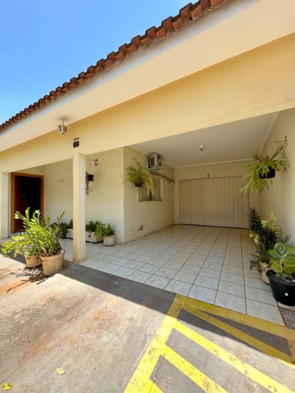 Casa à venda com 3 quartos, 169m² - Foto 1