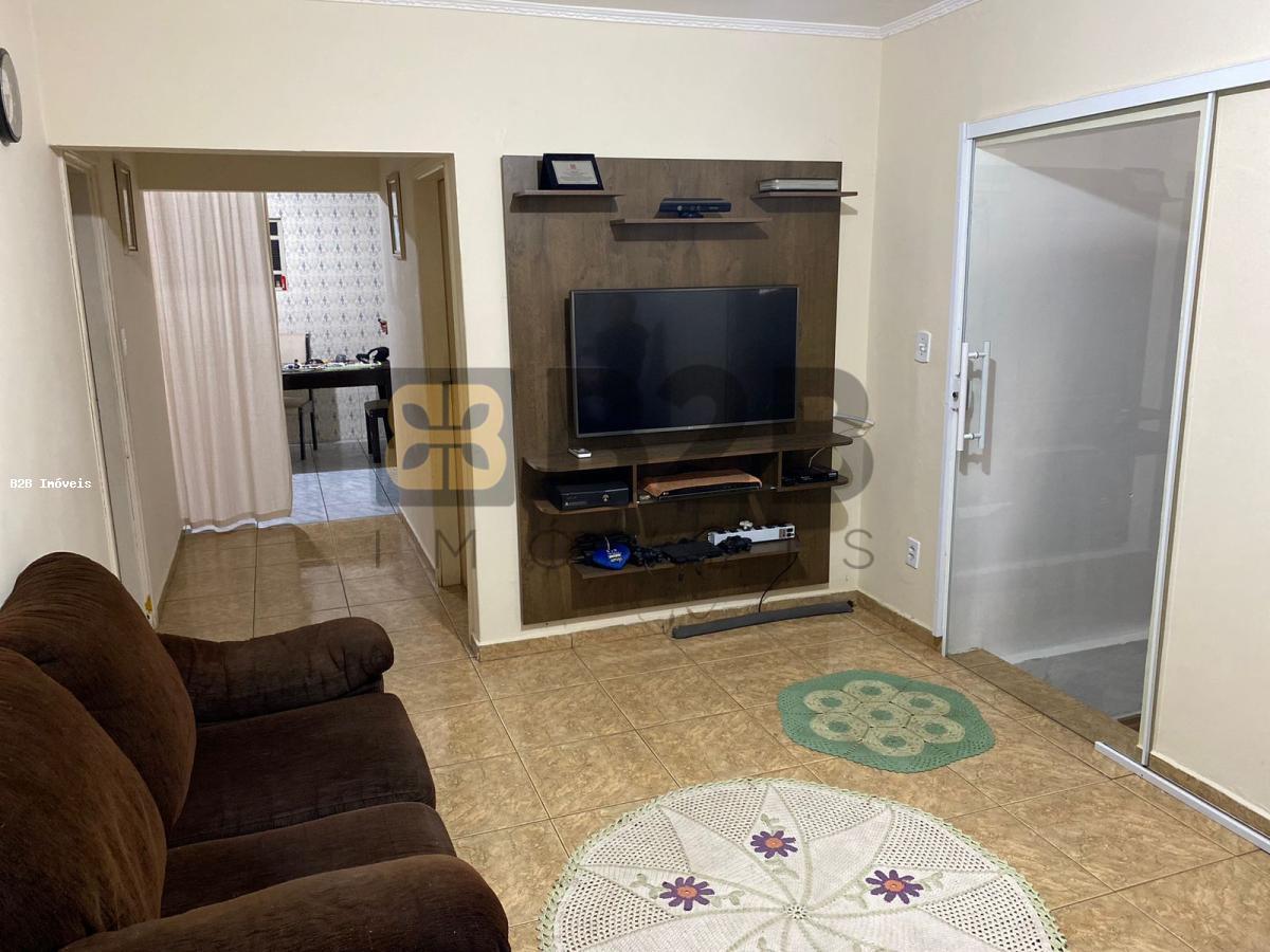 Casa à venda com 3 quartos, 150m² - Foto 1