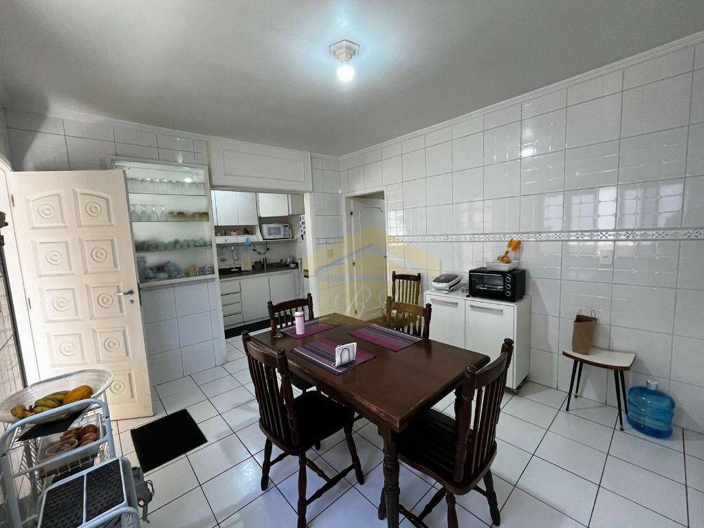 Casa à venda com 3 quartos, 219m² - Foto 26