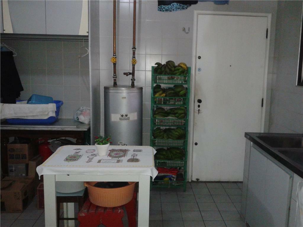 Apartamento à venda com 3 quartos, 217m² - Foto 35