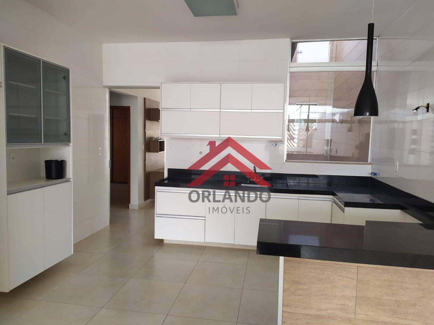 Casa à venda com 3 quartos, 208m² - Foto 1