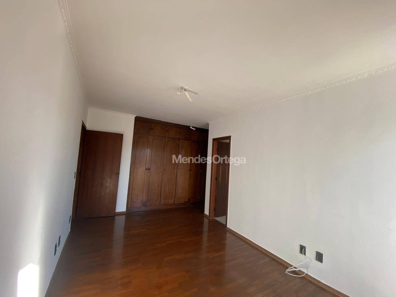 Apartamento para alugar com 3 quartos, 206m² - Foto 18