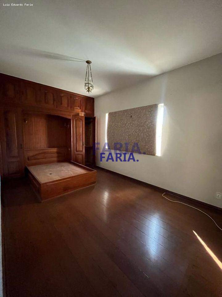 Casa à venda com 4 quartos, 379m² - Foto 5