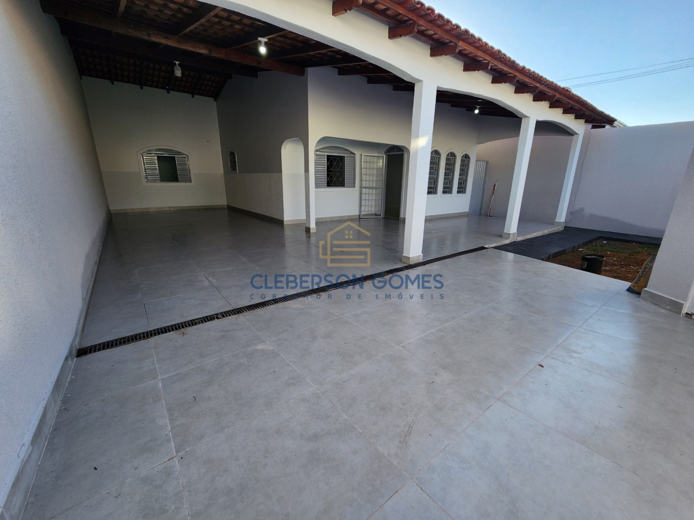 Casa à venda com 3 quartos, 360m² - Foto 4