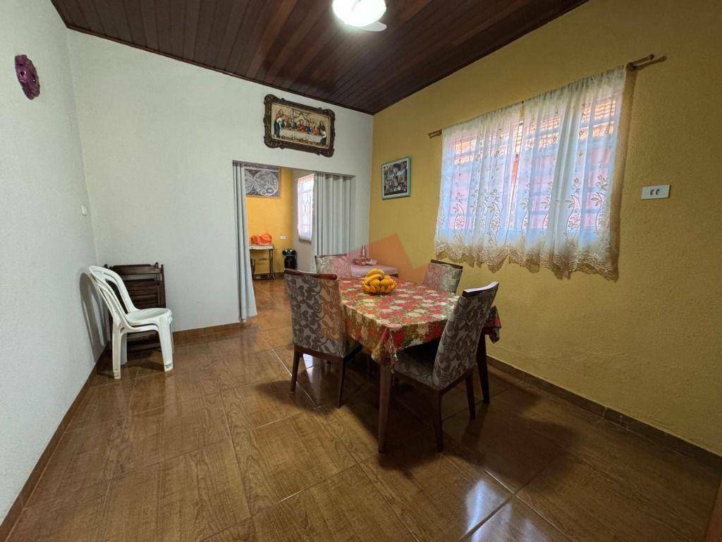Casa à venda com 5 quartos, 200m² - Foto 8