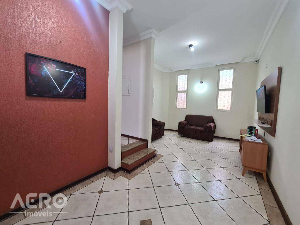 Casa à venda com 4 quartos, 220m² - Foto 23