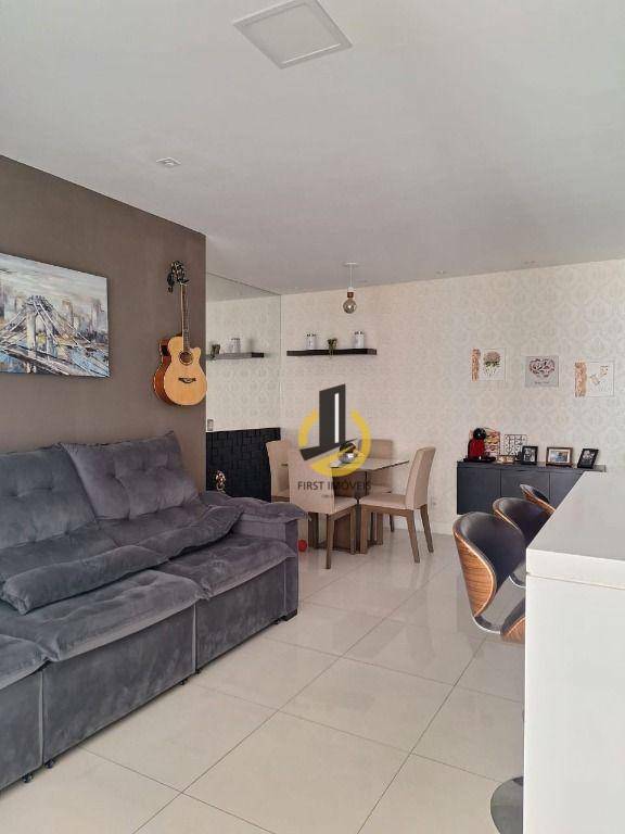 Apartamento à venda com 3 quartos, 93m² - Foto 2