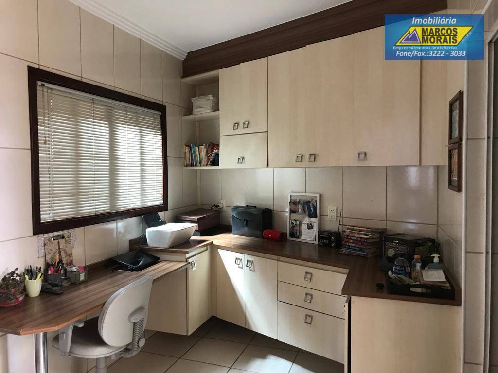 Casa à venda com 3 quartos, 202m² - Foto 8