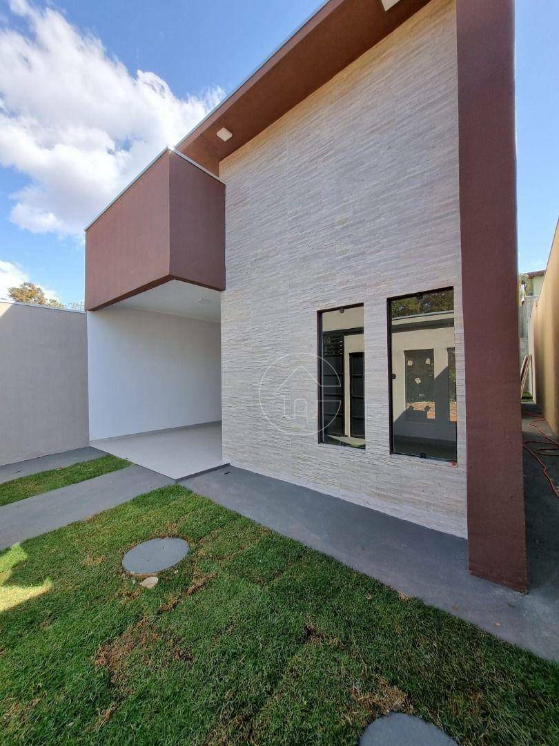 Casa à venda com 3 quartos, 100m² - Foto 1