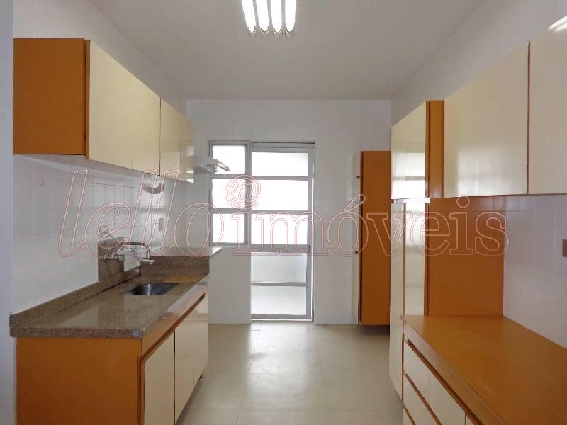 Apartamento para alugar com 3 quartos, 130m² - Foto 14