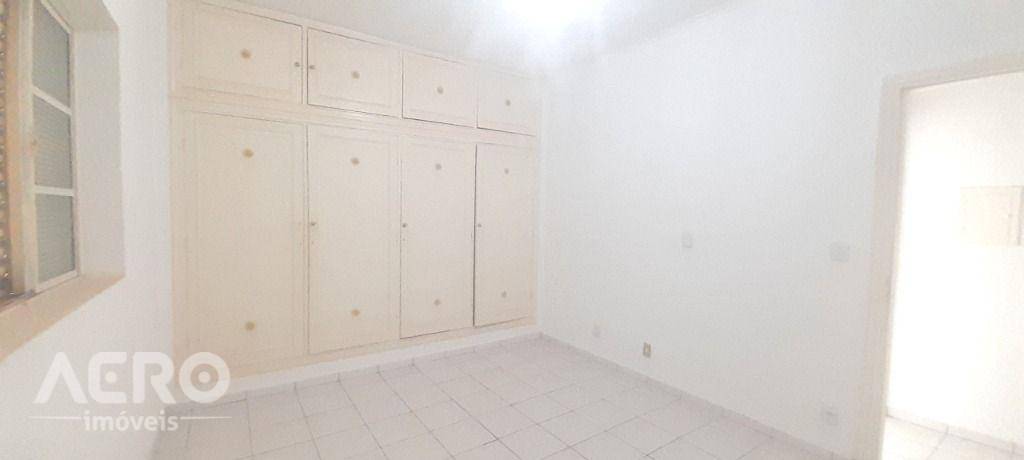 Casa para alugar com 3 quartos, 200m² - Foto 13