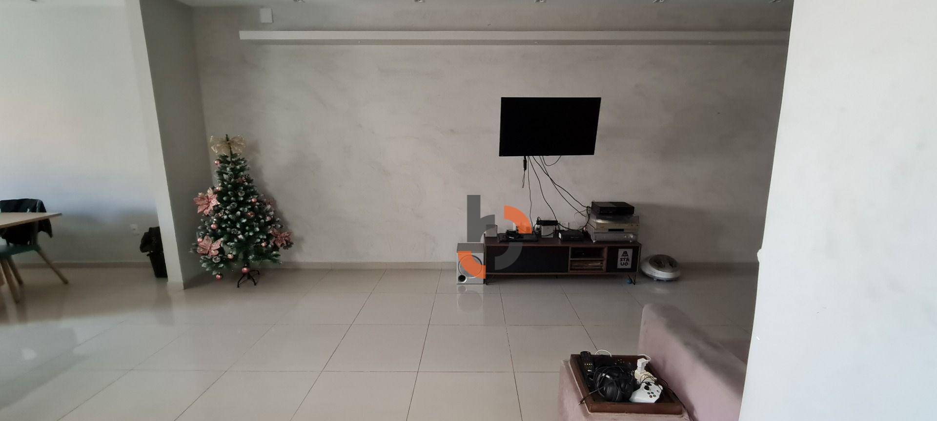 Casa à venda com 3 quartos, 241m² - Foto 4