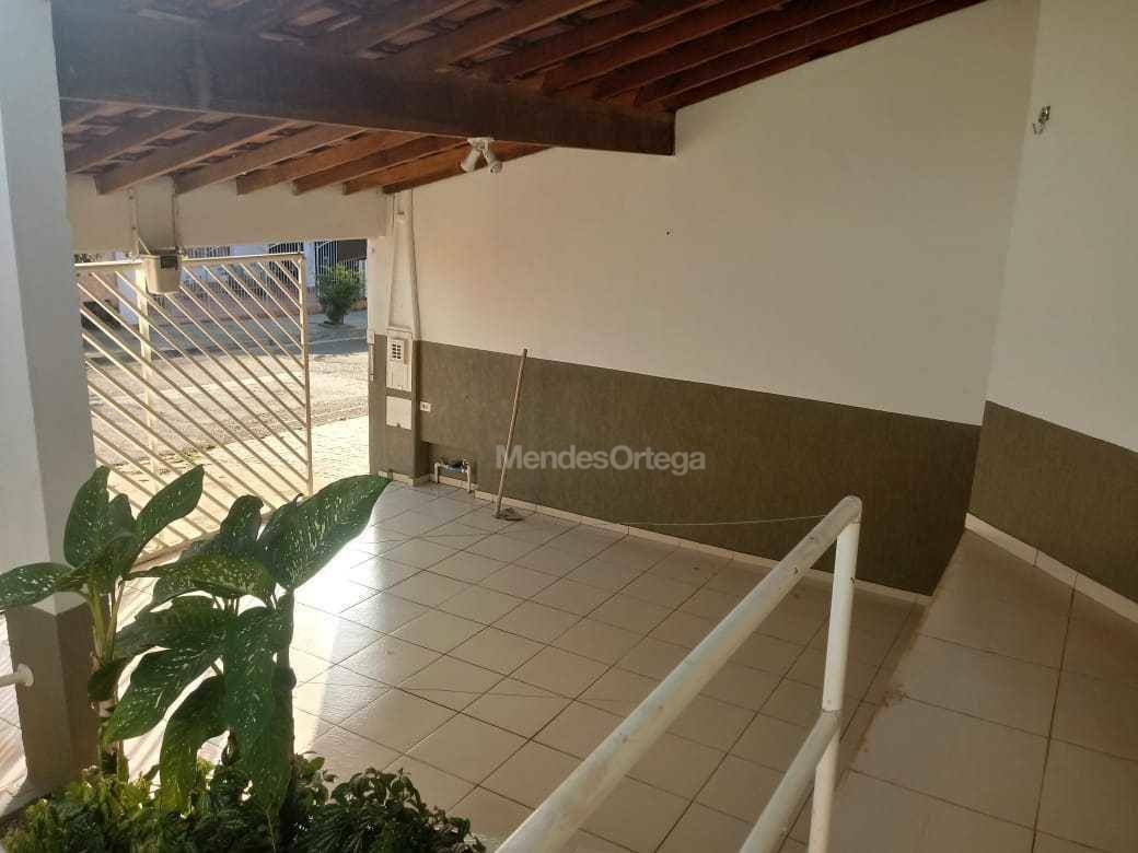 Casa à venda com 3 quartos, 178m² - Foto 4