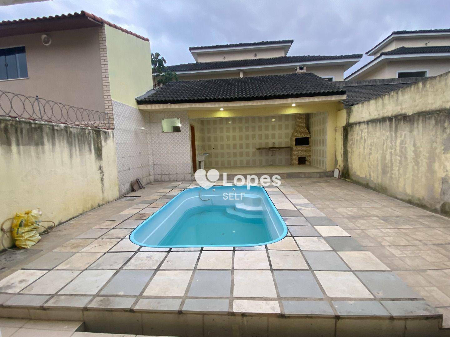 Casa à venda com 4 quartos, 240m² - Foto 2