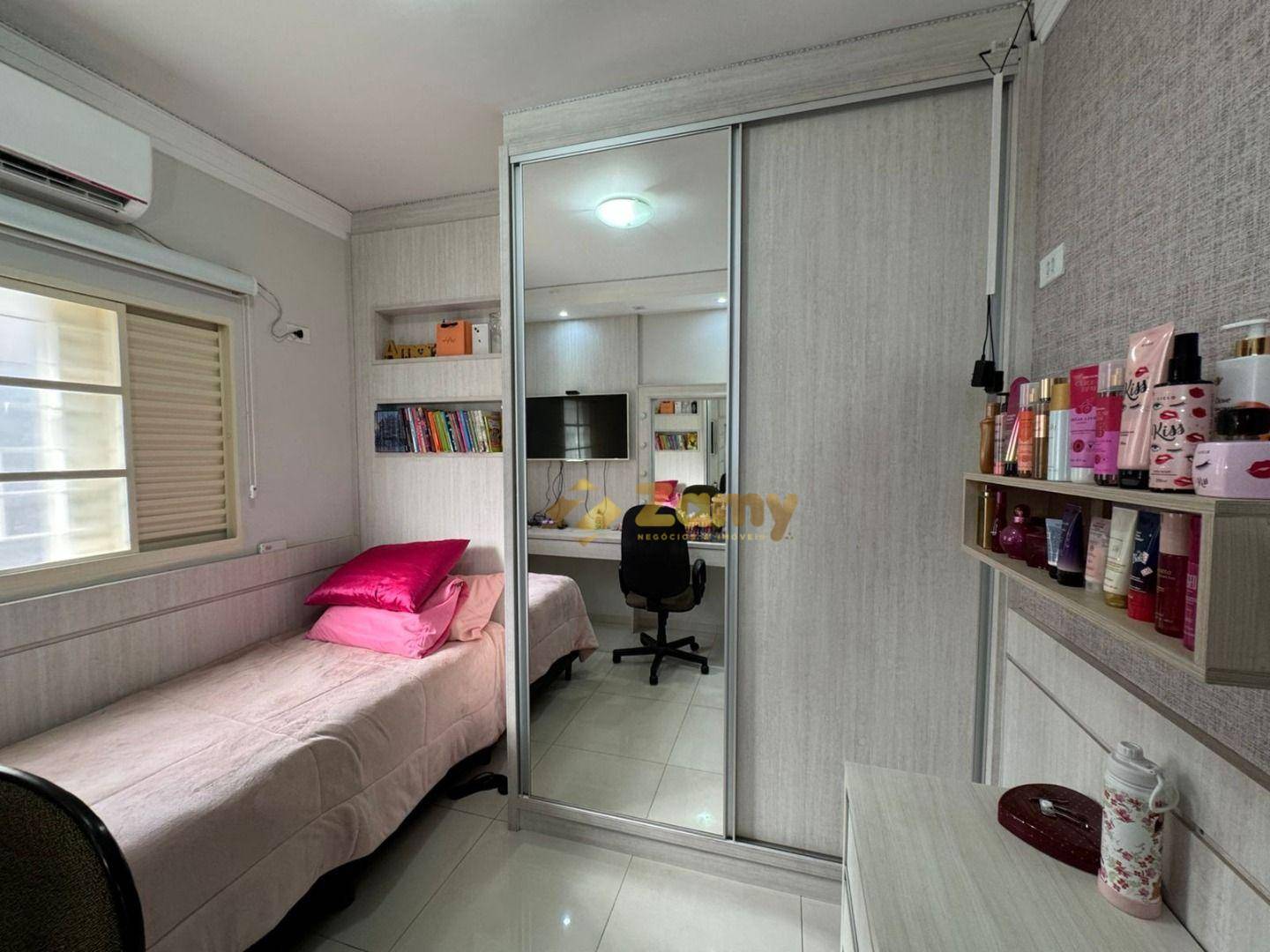 Casa, 3 quartos, 202 m² - Foto 3