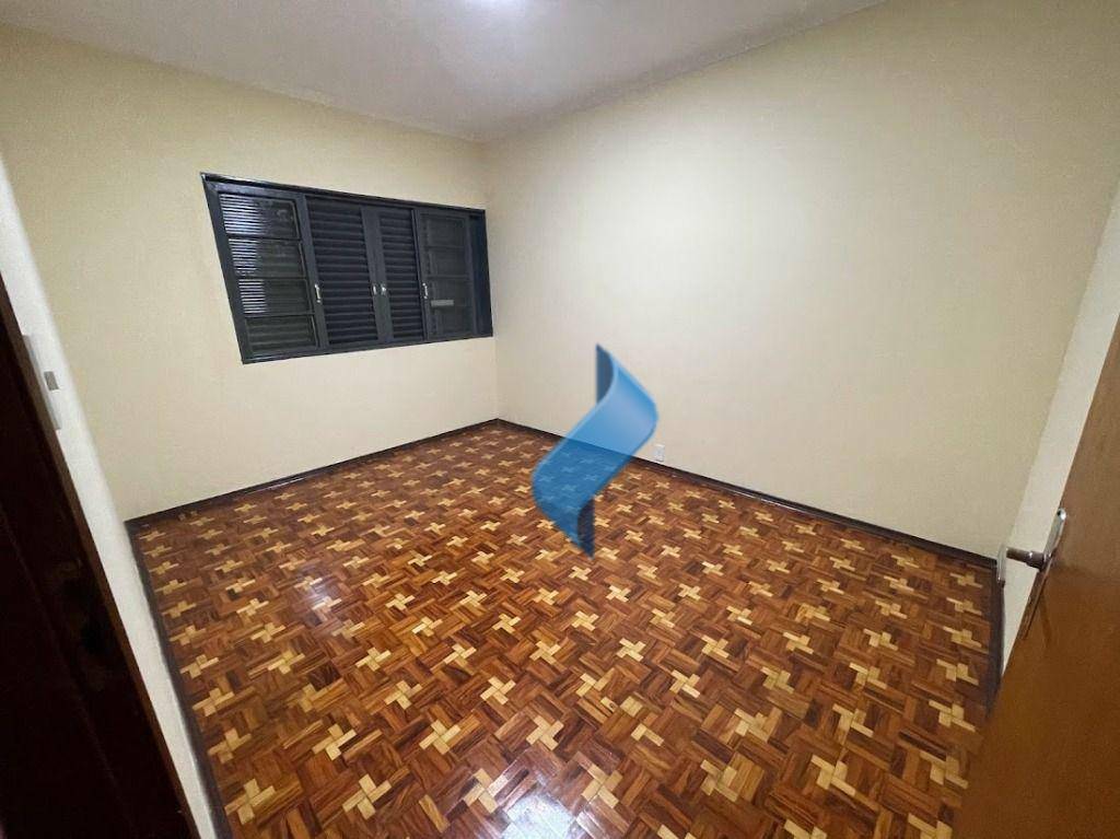 Casa para alugar com 6 quartos, 450m² - Foto 11