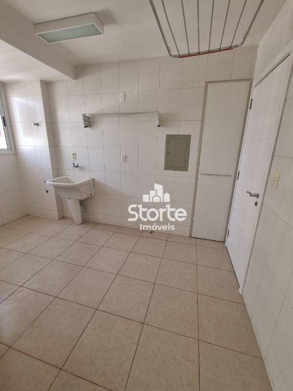 Apartamento para alugar com 3 quartos, 164m² - Foto 17