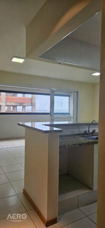 Apartamento à venda e aluguel com 3 quartos, 131m² - Foto 2