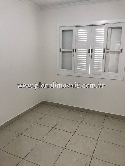 Casa à venda com 6 quartos, 250m² - Foto 4