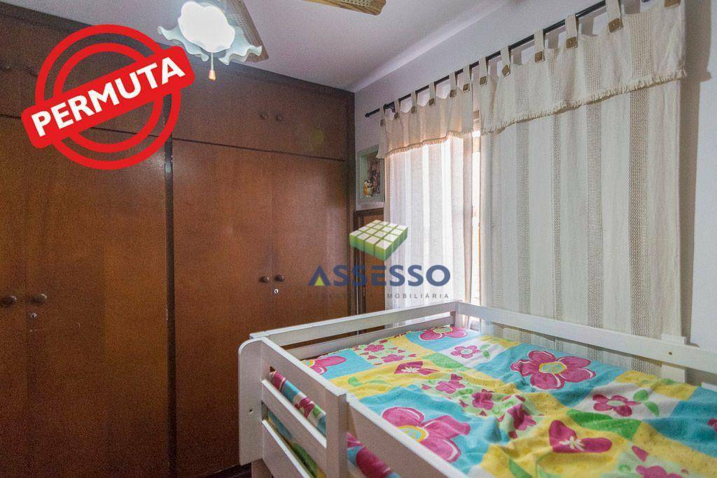 Casa à venda com 3 quartos, 226m² - Foto 8