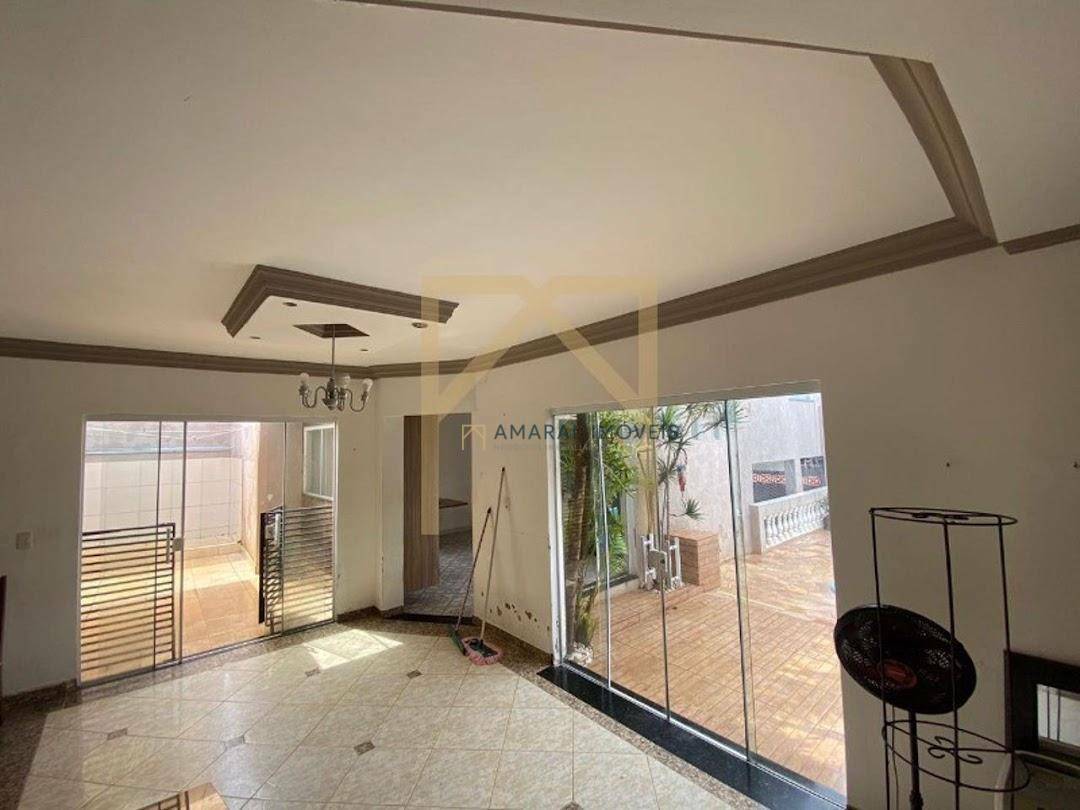 Casa à venda com 4 quartos, 240m² - Foto 11