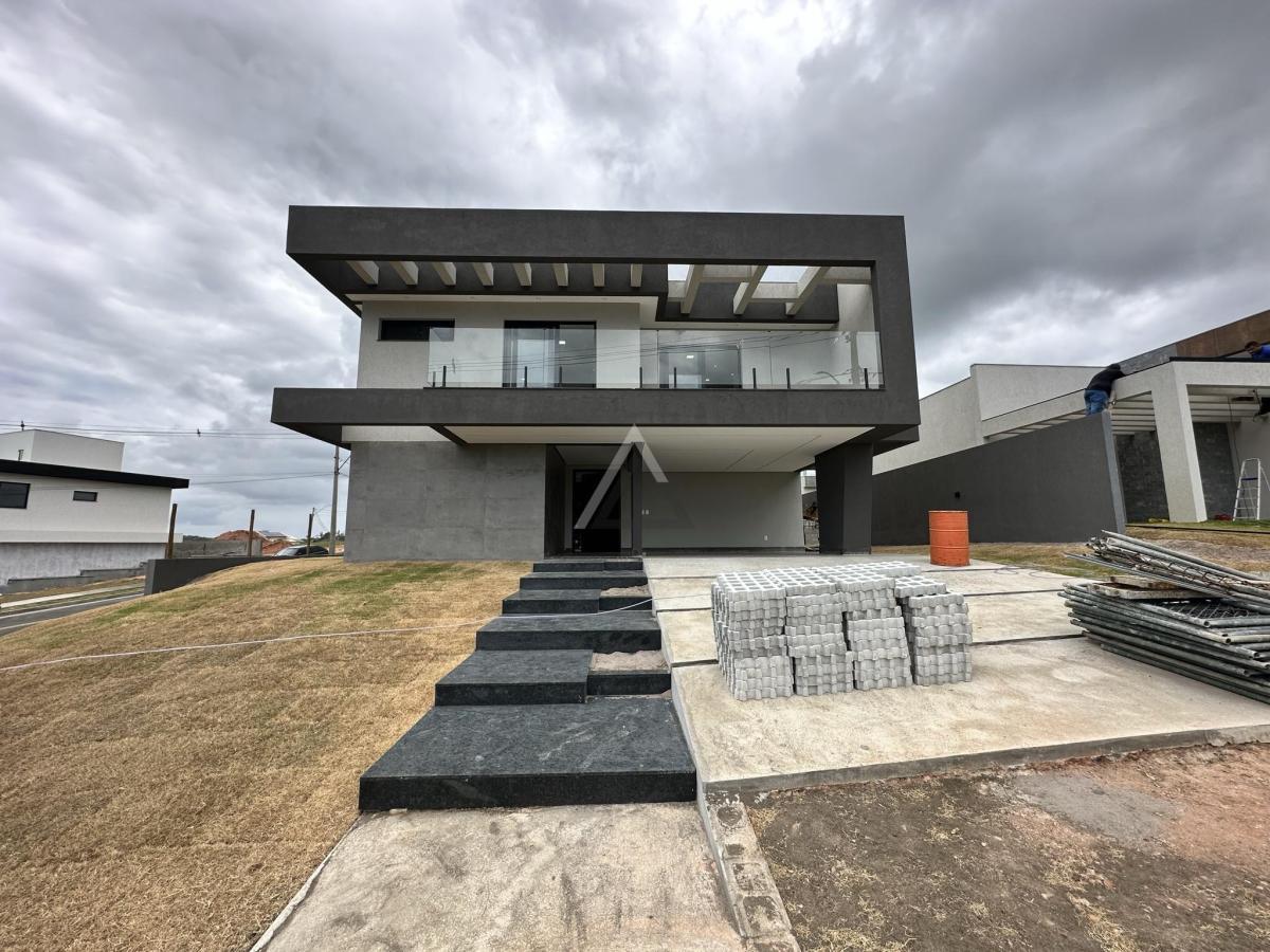 Casa de Condomínio à venda com 4 quartos, 245m² - Foto 1