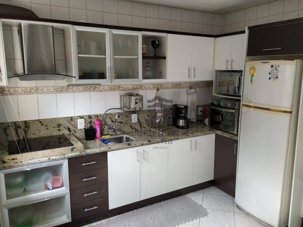 Casa à venda com 4 quartos, 220m² - Foto 10