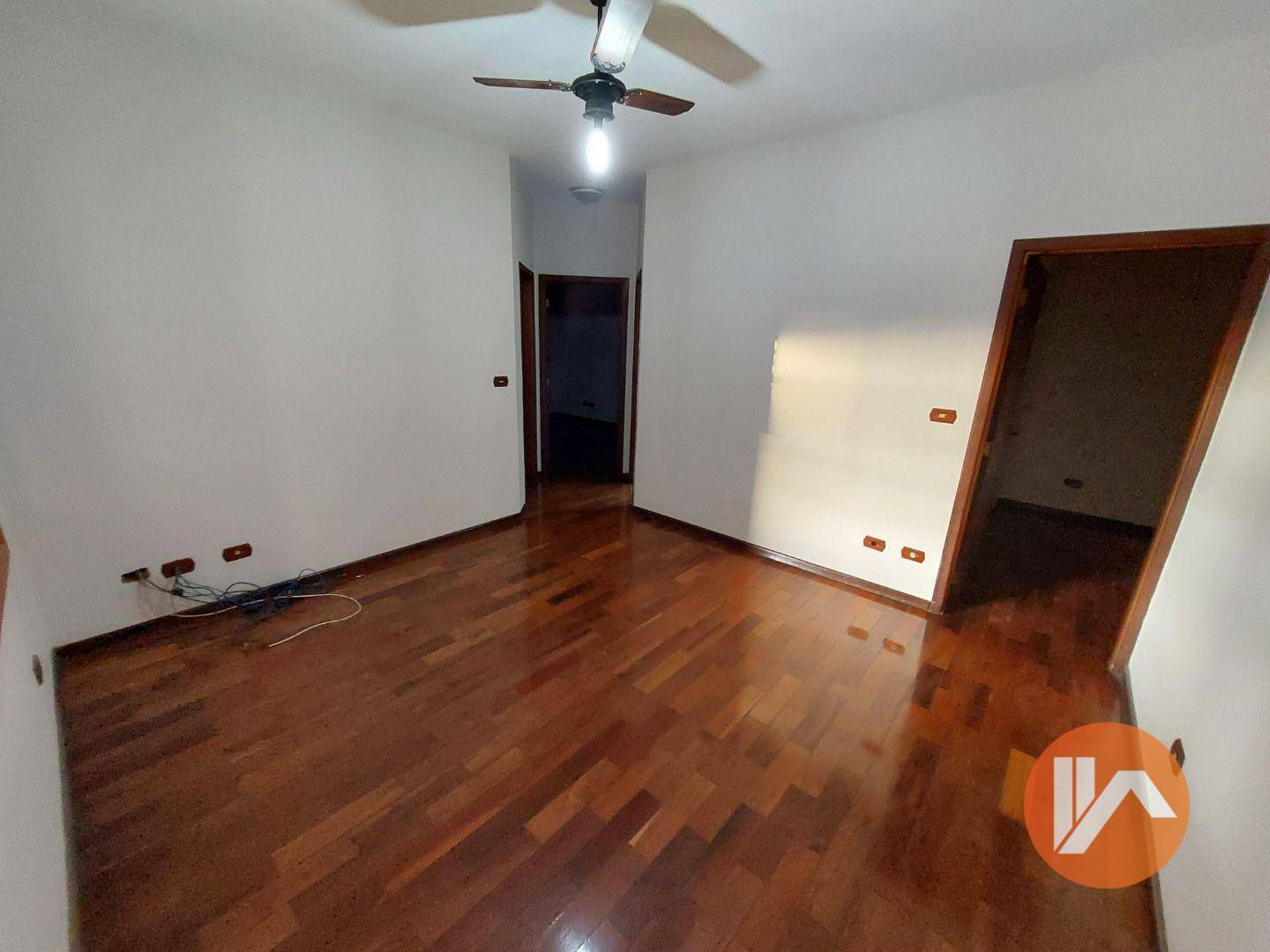 Casa à venda e aluguel com 3 quartos, 200m² - Foto 13