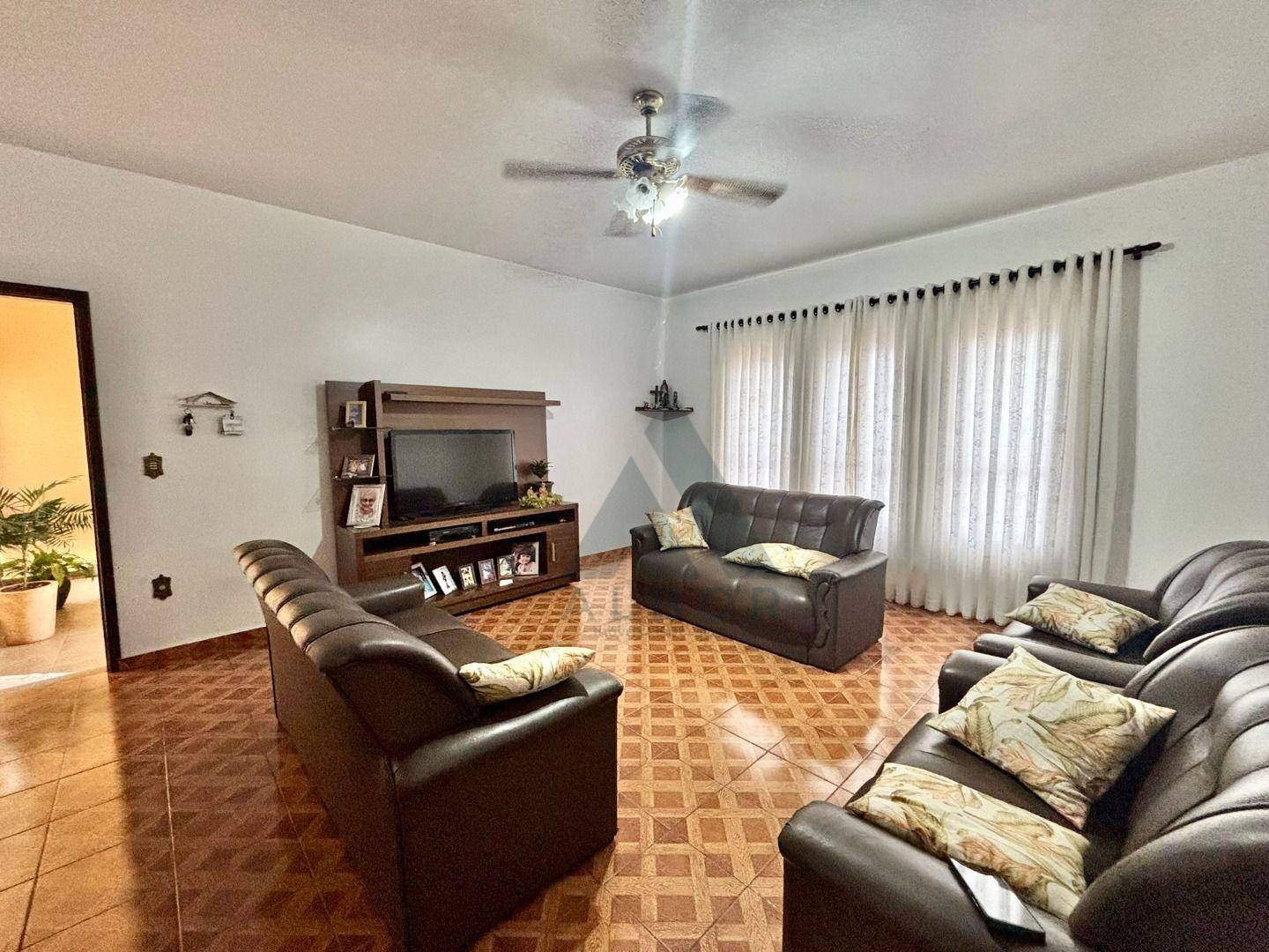 Casa, 3 quartos, 246 m² - Foto 3