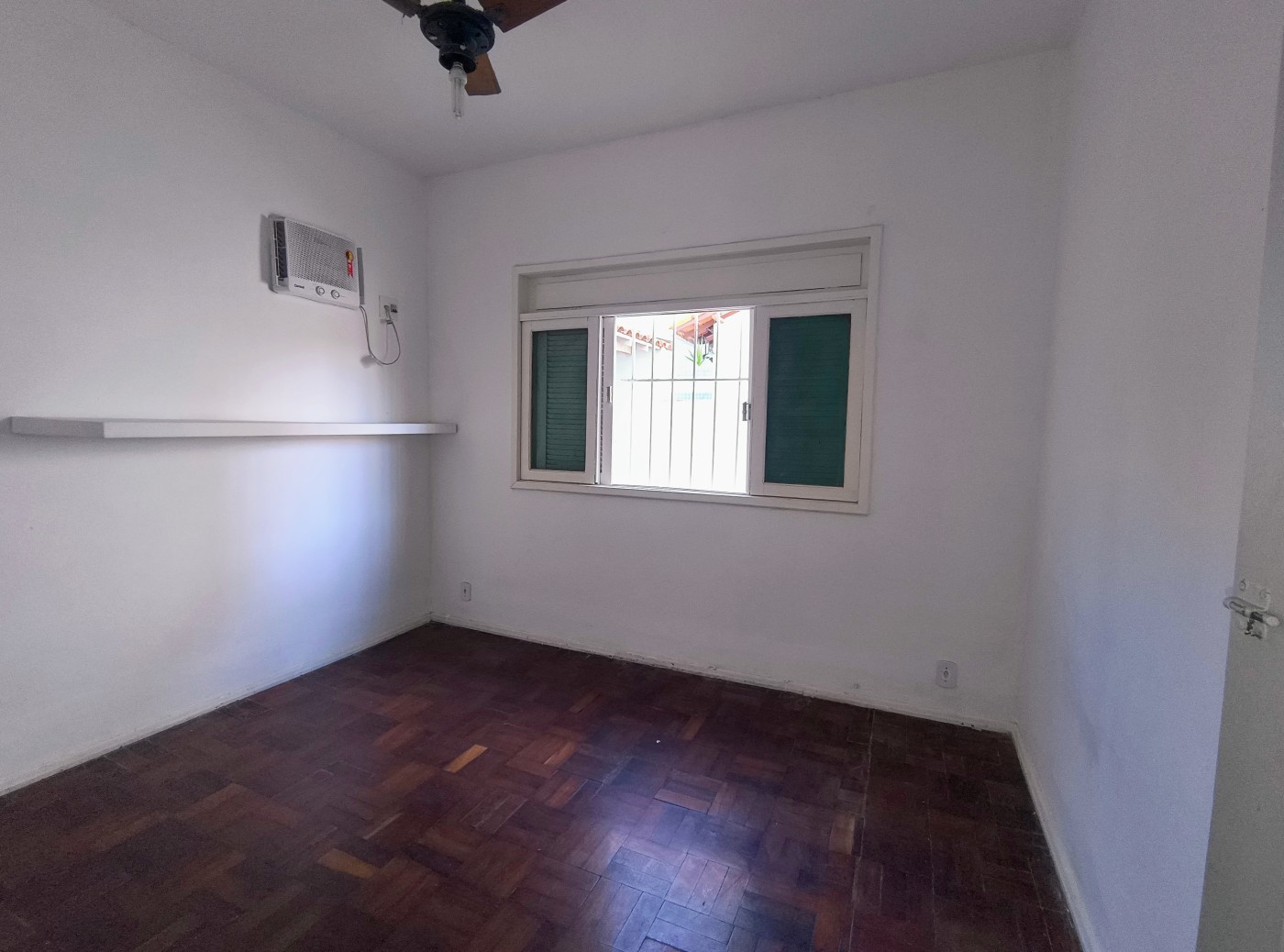 Casa à venda com 4 quartos, 200m² - Foto 8