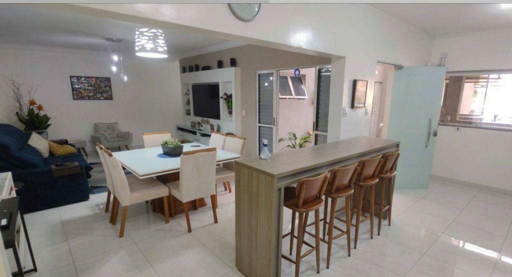 Sobrado à venda com 3 quartos, 210m² - Foto 2