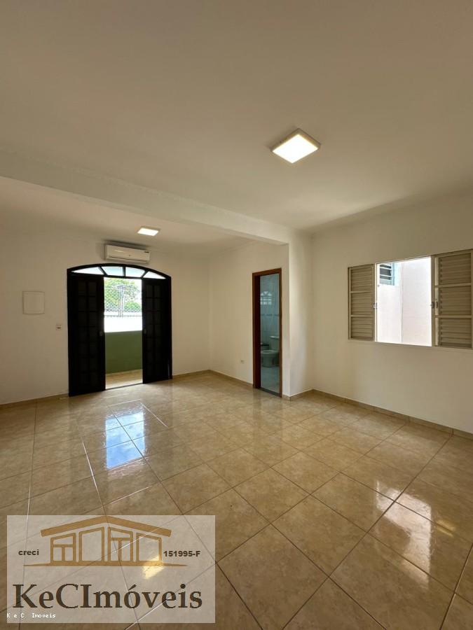 Casa à venda com 4 quartos, 160m² - Foto 1