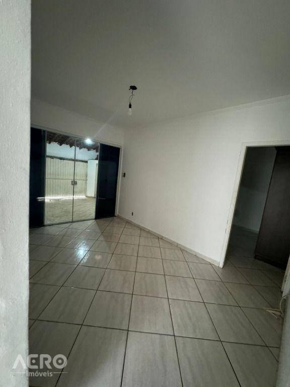 Casa à venda com 3 quartos, 190m² - Foto 3