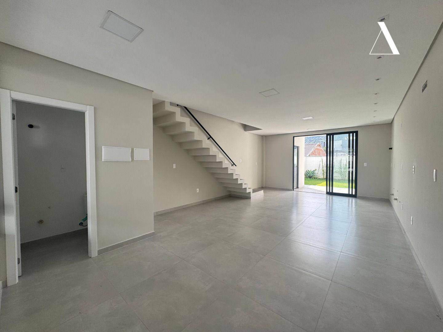Casa à venda com 3 quartos, 139m² - Foto 2
