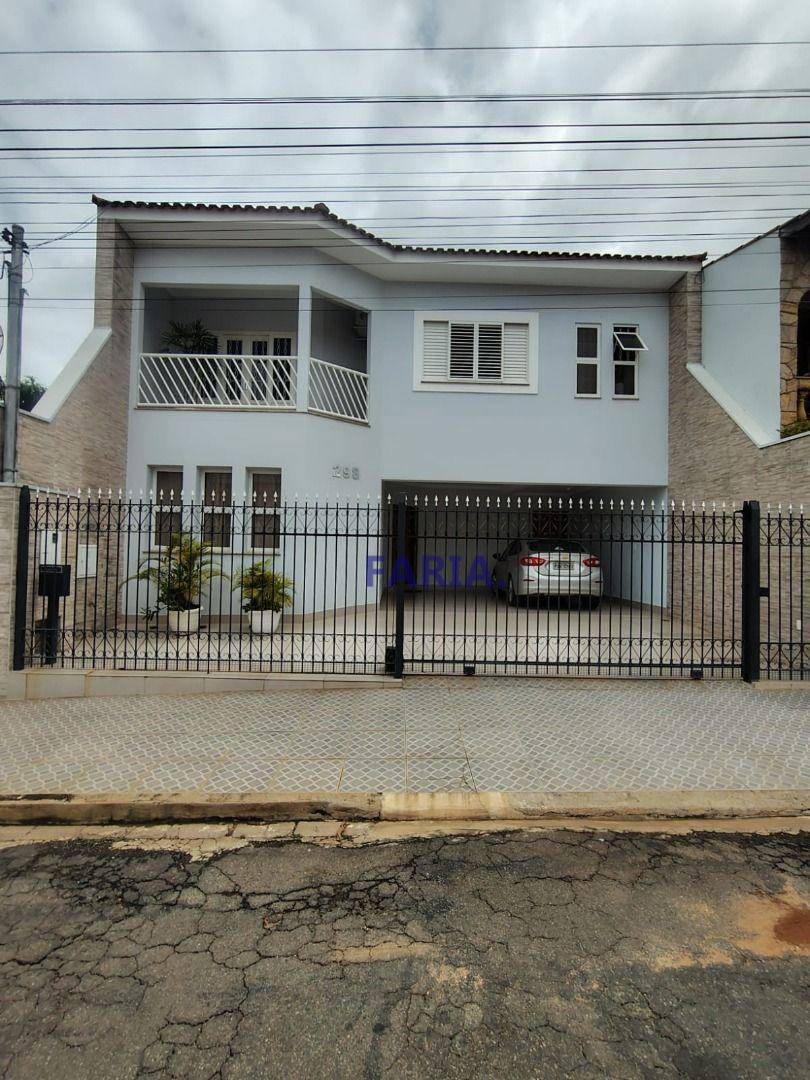 Casa, 3 quartos, 269 m² - Foto 1