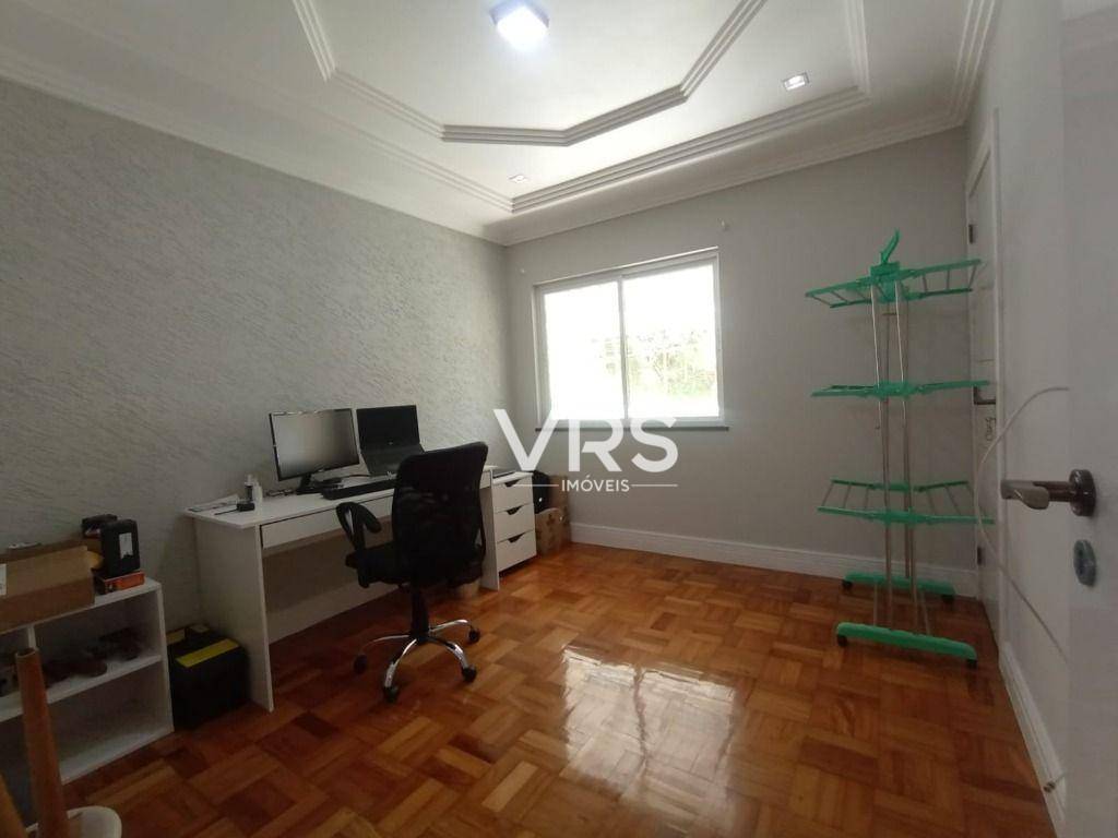 Casa à venda com 10 quartos, 462m² - Foto 35