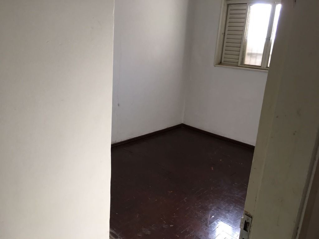 Casa à venda com 2 quartos, 300m² - Foto 4