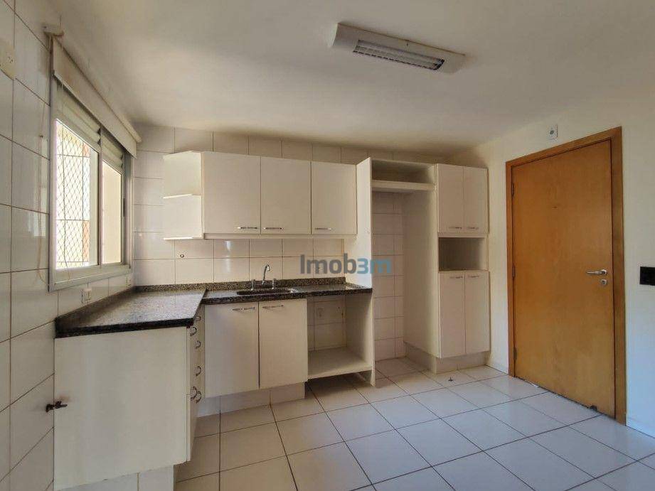 Apartamento para alugar com 3 quartos, 130m² - Foto 9