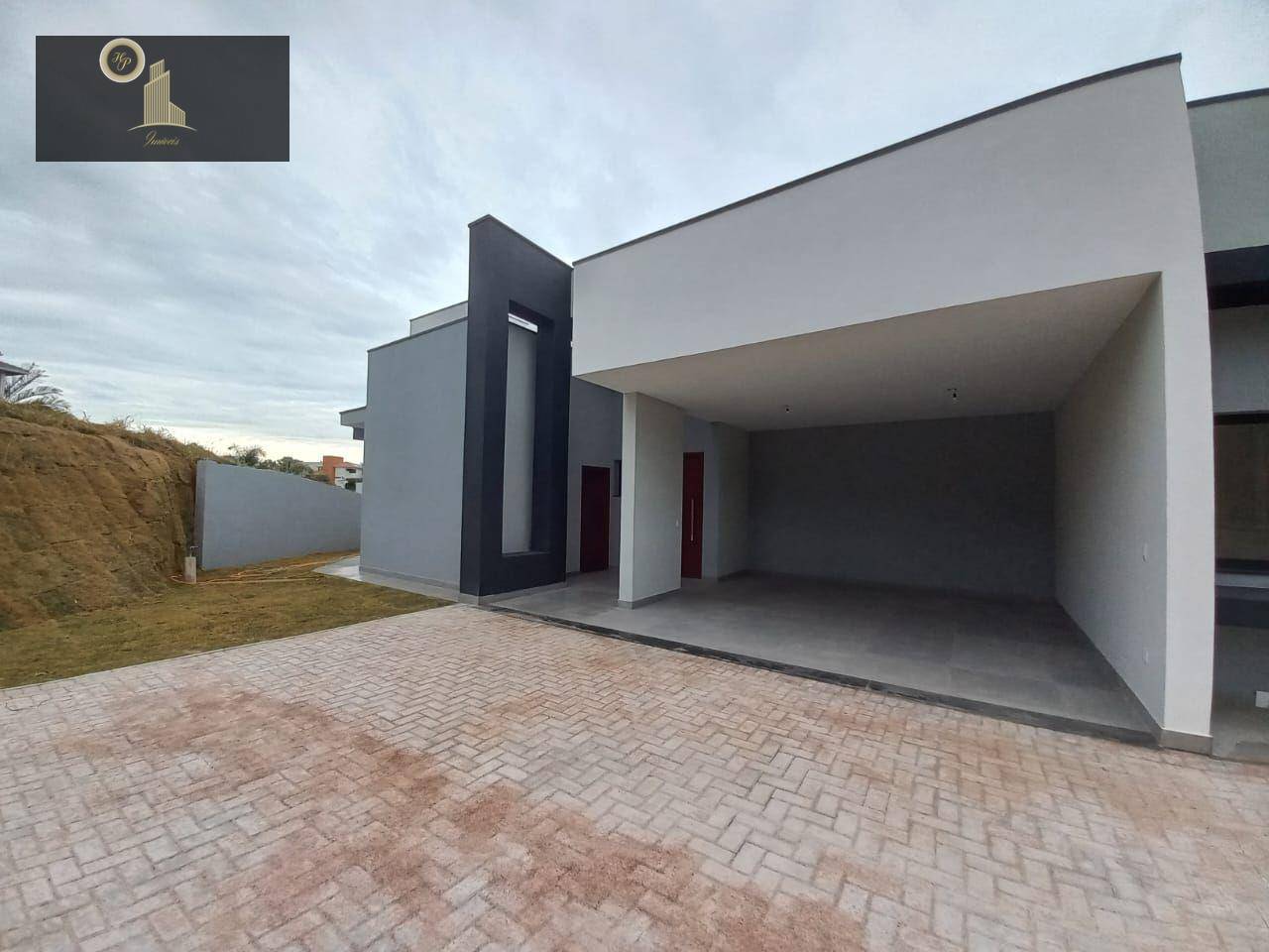 Casa de Condomínio à venda com 3 quartos, 261m² - Foto 1