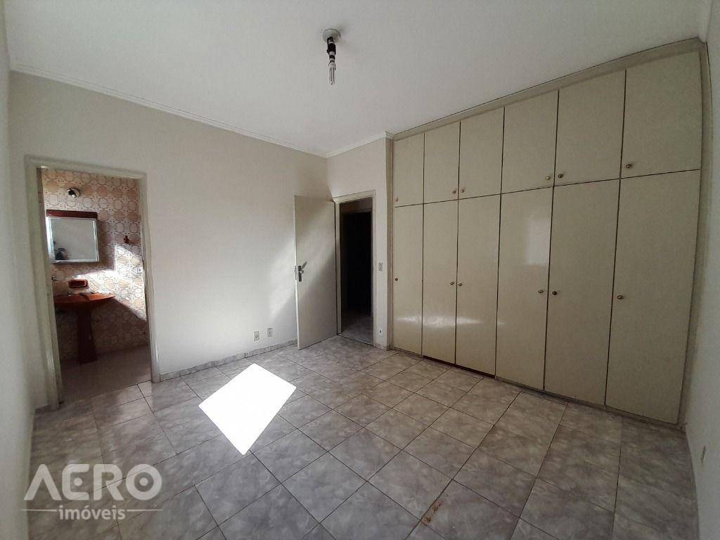 Casa à venda com 3 quartos, 164m² - Foto 7