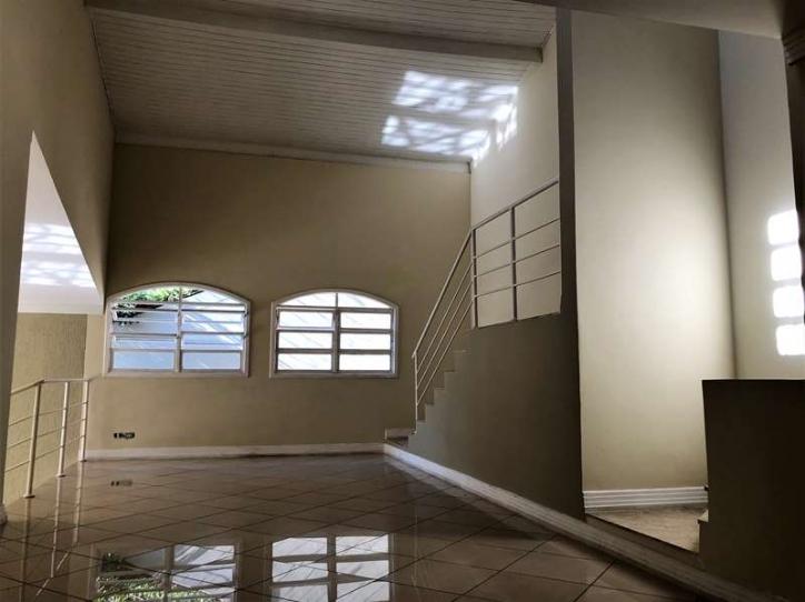 Sobrado à venda com 3 quartos, 330m² - Foto 1