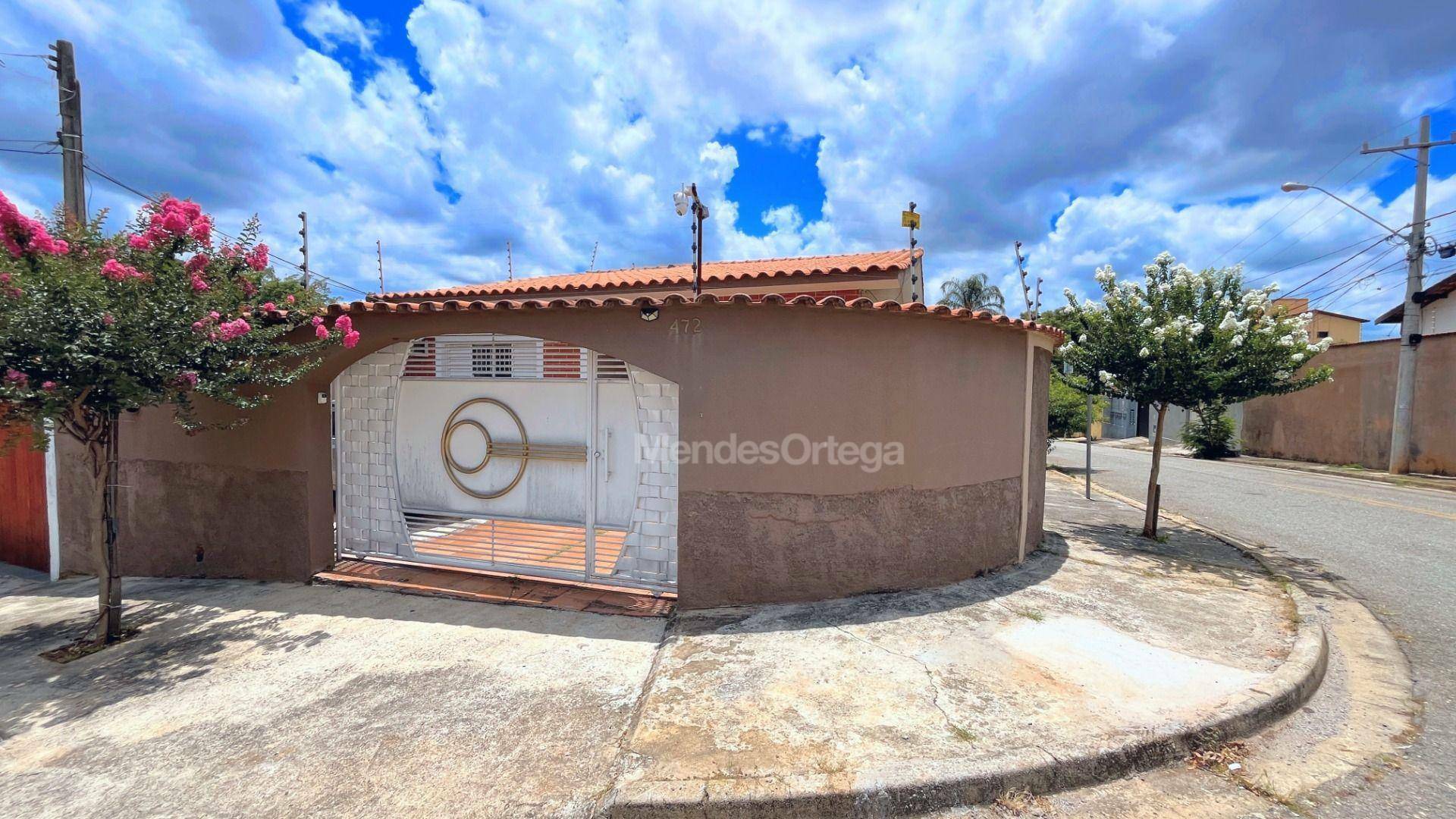 Casa à venda com 3 quartos, 141m² - Foto 2