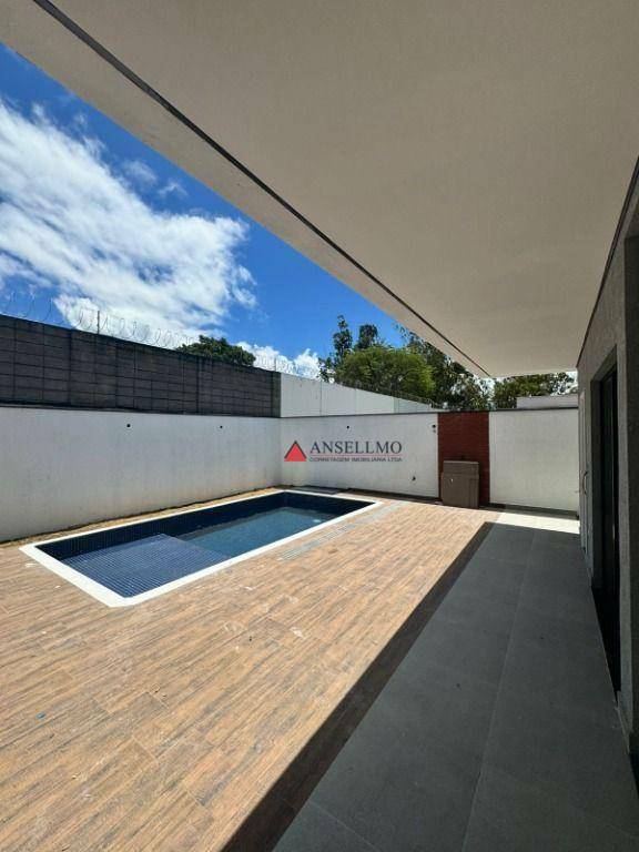 Casa de Condomínio à venda com 3 quartos, 220m² - Foto 2
