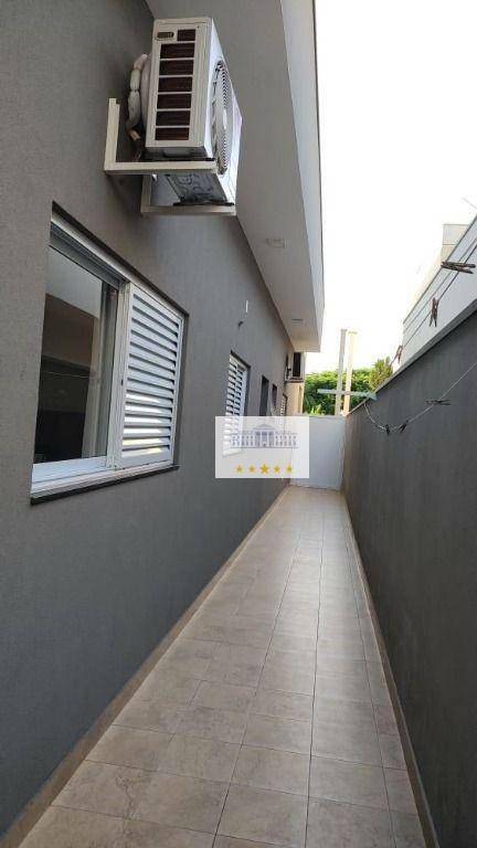 Casa de Condomínio à venda com 3 quartos, 245m² - Foto 2