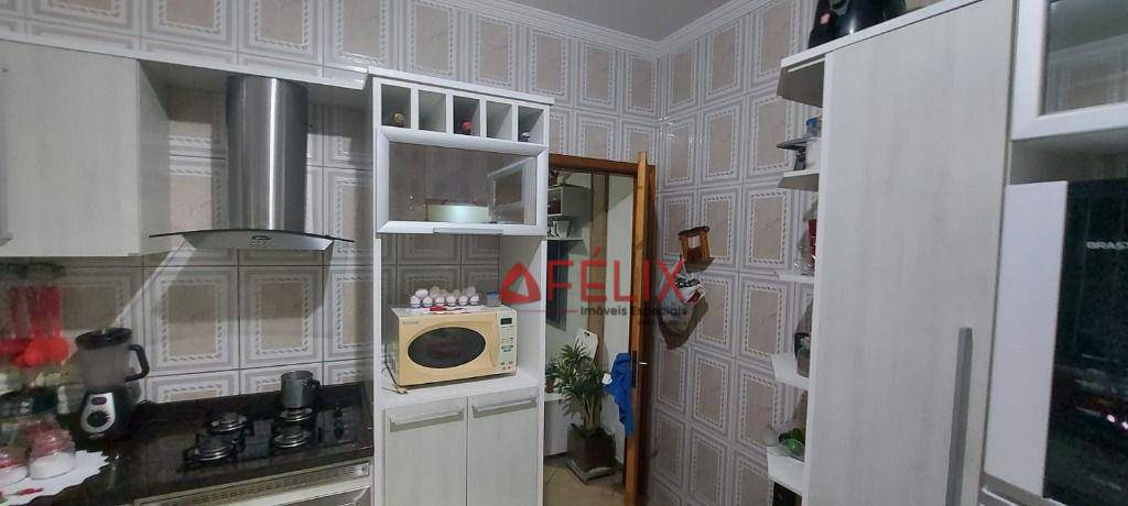 Casa à venda com 2 quartos, 90m² - Foto 2