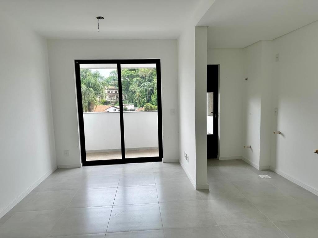 Apartamento à venda com 2 quartos, 65m² - Foto 2